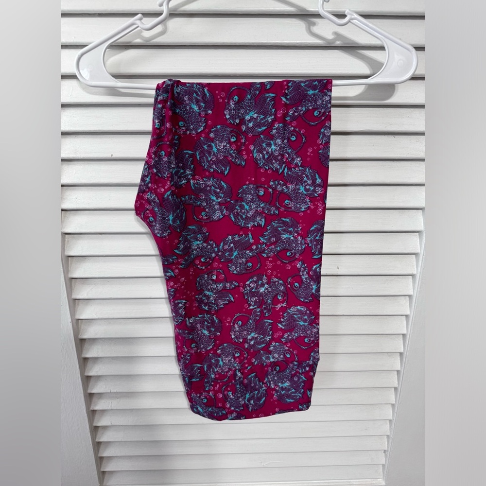 TC adult fancy fish LuLaRoe leggings. Good used condition.